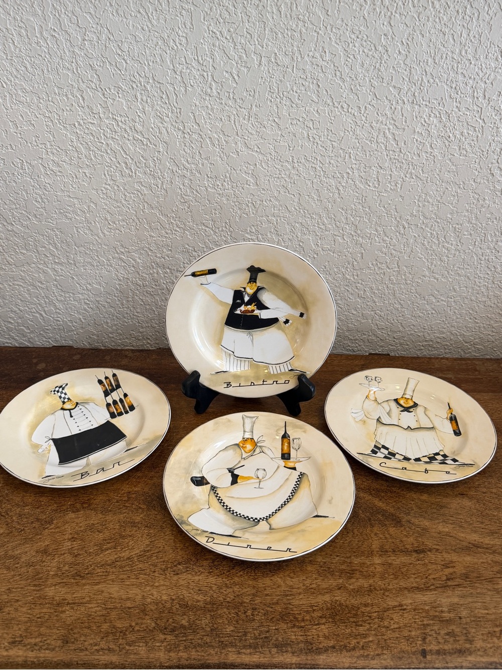 Mikasa Gourmet Basics Chardonnay Cafe Jennifer Garant 8” Plates Set of 4 Chefs